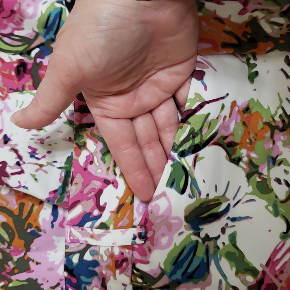 Liz Claiborne - Floral Capri Pants - Ladies 14 - Picture 7 of 12